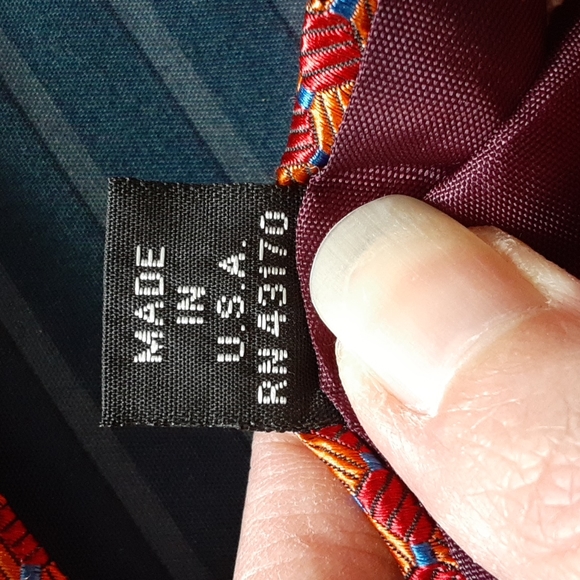 SOLD!!!  Two 100% silk men's neck tie from Geoffrey Beene - Picture 14 of 15